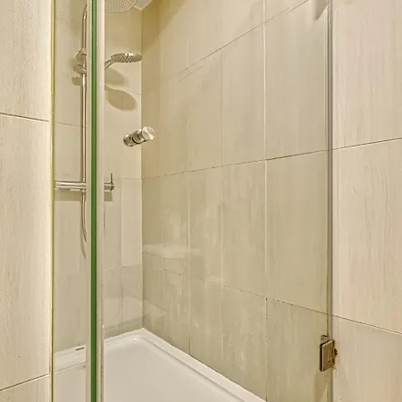 Familiar Com Vista Rio Num Partilhado Homestay Bobadela