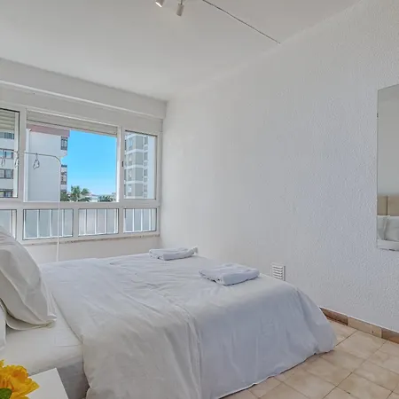 Familiar Com Vista Rio Num Partilhado Quarto em Acomodações Particulares *